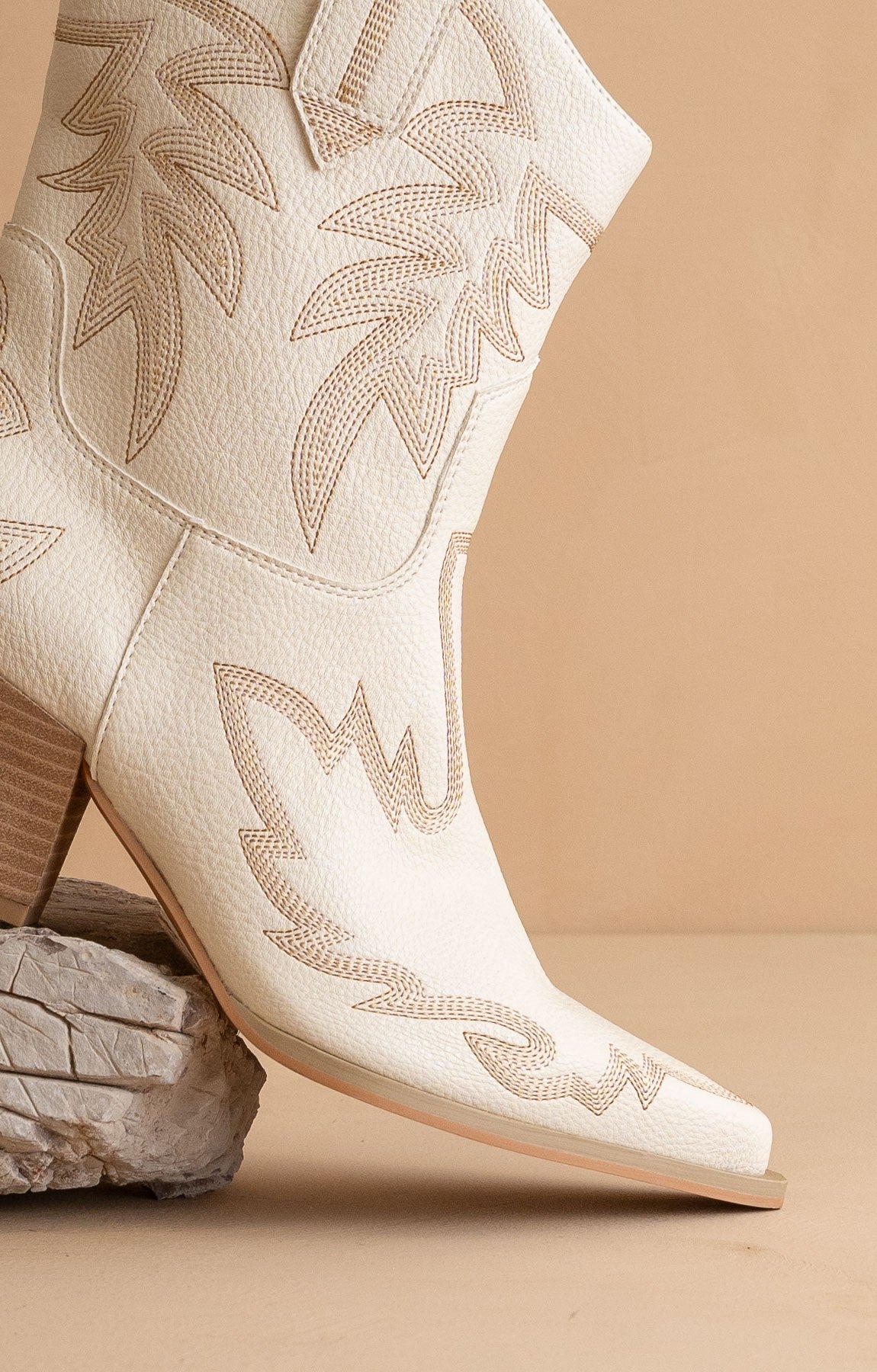 Nantes - Embroidered Cowboy Boots