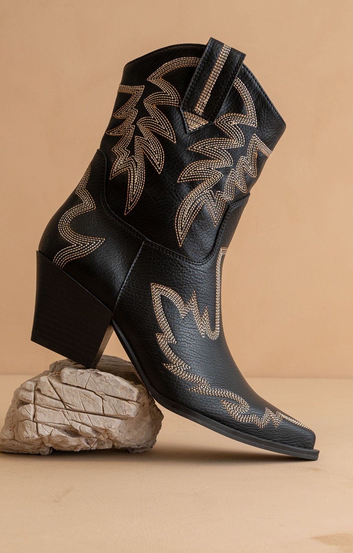 Nantes - Embroidered Cowboy Boots