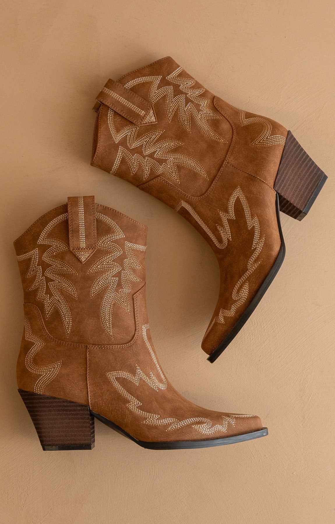 Nantes - Embroidered Cowboy Boots
