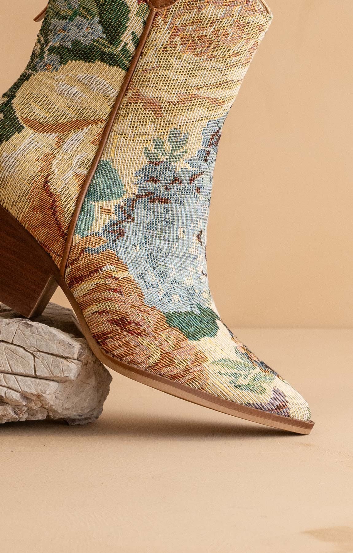 Kaiya - Vintage Western Tapestry Boots